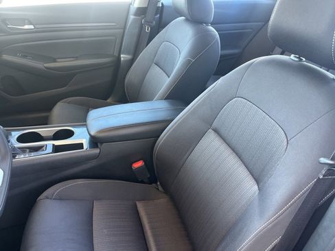 Used 2024 Nissan Altima 2.5 SV image 9