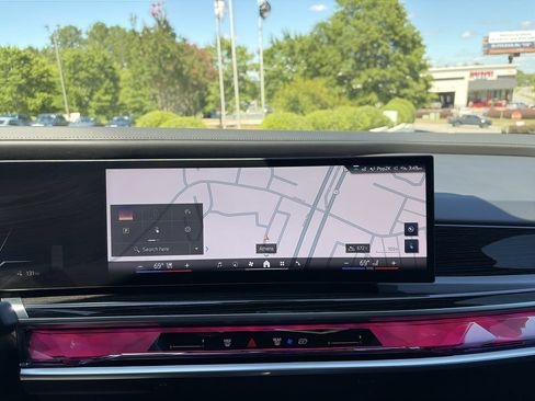 Used 2025 BMW i7 eDrive50 w/ Executive Package RWD image 26