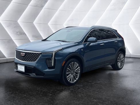 Used 2025 Cadillac XT4 Premium Luxury w/ Cold Weather Package AWD/4WD image 2