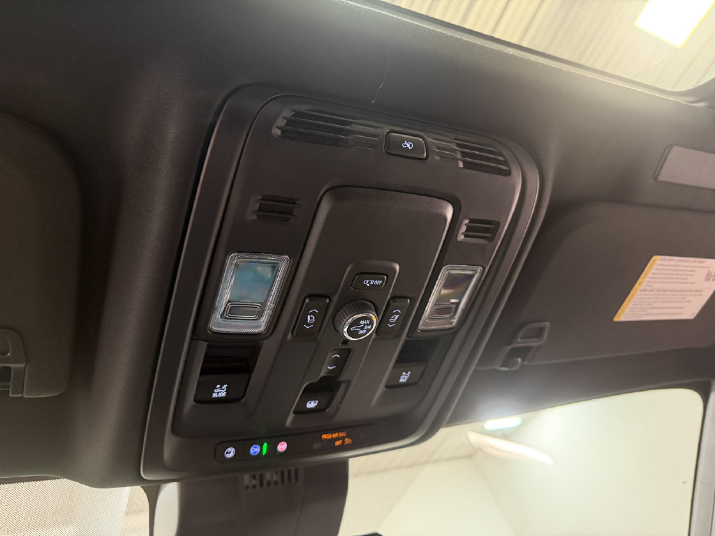 Used 2025 GMC Yukon Denali w/ Denali Reserve Package AWD/4WD image 88