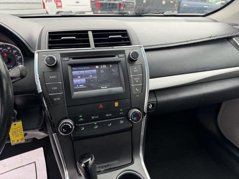 Used 2015 Toyota Camry SE FWD image 17