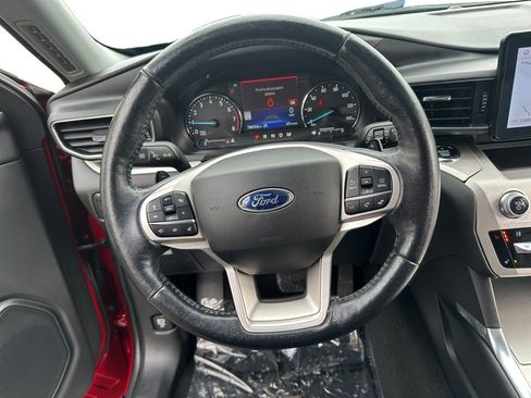 Used 2021 Ford Explorer XLT w/ Equipment Group 202A image 12