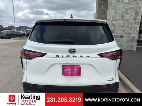 Used 2022 Toyota Sienna LE image 6