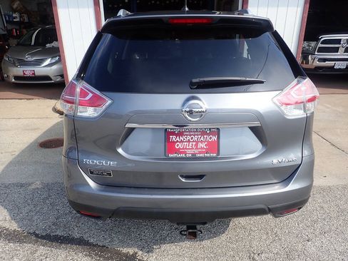 Used 2016 Nissan Rogue SV w/ SV Premium Package AWD/4WD image 18
