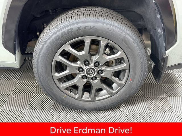Certified 2024 Toyota Sequoia Platinum AWD/4WD image 4
