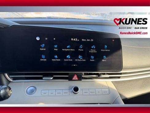 Used 2025 Hyundai Elantra Limited image 18