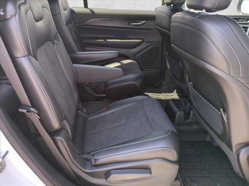 Used 2024 Jeep Grand Cherokee L Altitude AWD/4WD image 22