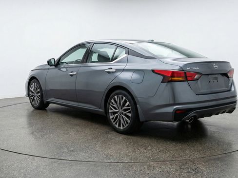Used 2025 Nissan Altima 2.5 SV FWD image 6