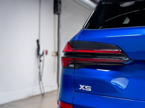 Used 2025 BMW X5 M60i w/ Climate Comfort Package image 14