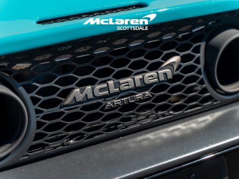 Used 2025 McLaren Artura image 24