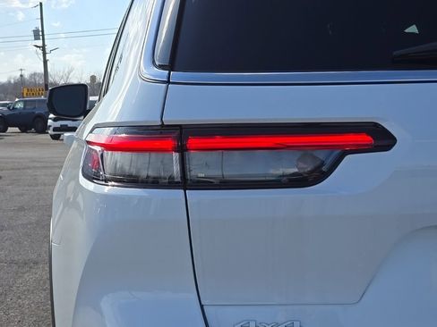 New 2026 Jeep Grand Cherokee L Laredo AWD/4WD image 11