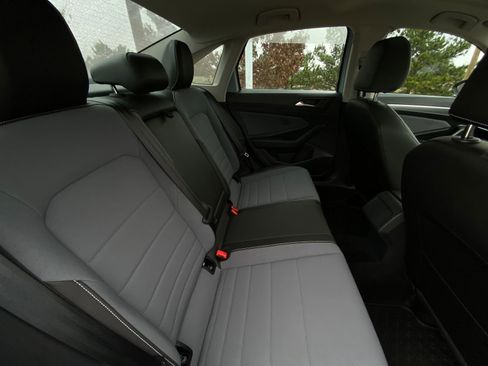 Used 2025 Volkswagen Jetta SE image 26