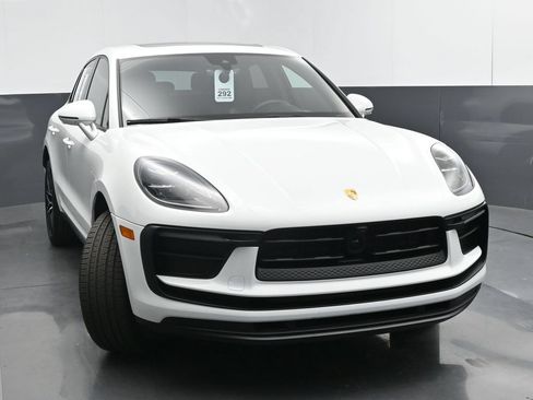 Used 2025 Porsche Macan AWD/4WD image 32