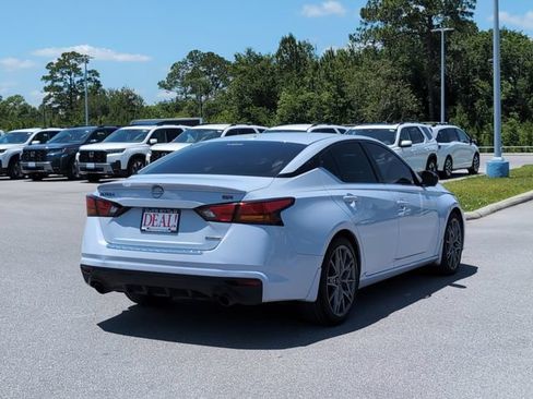 Used 2023 Nissan Altima 2.0 SR FWD image 3