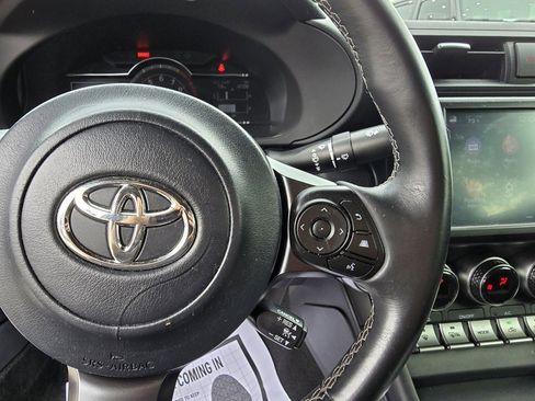 Used 2024 Toyota GR86 Premium image 19
