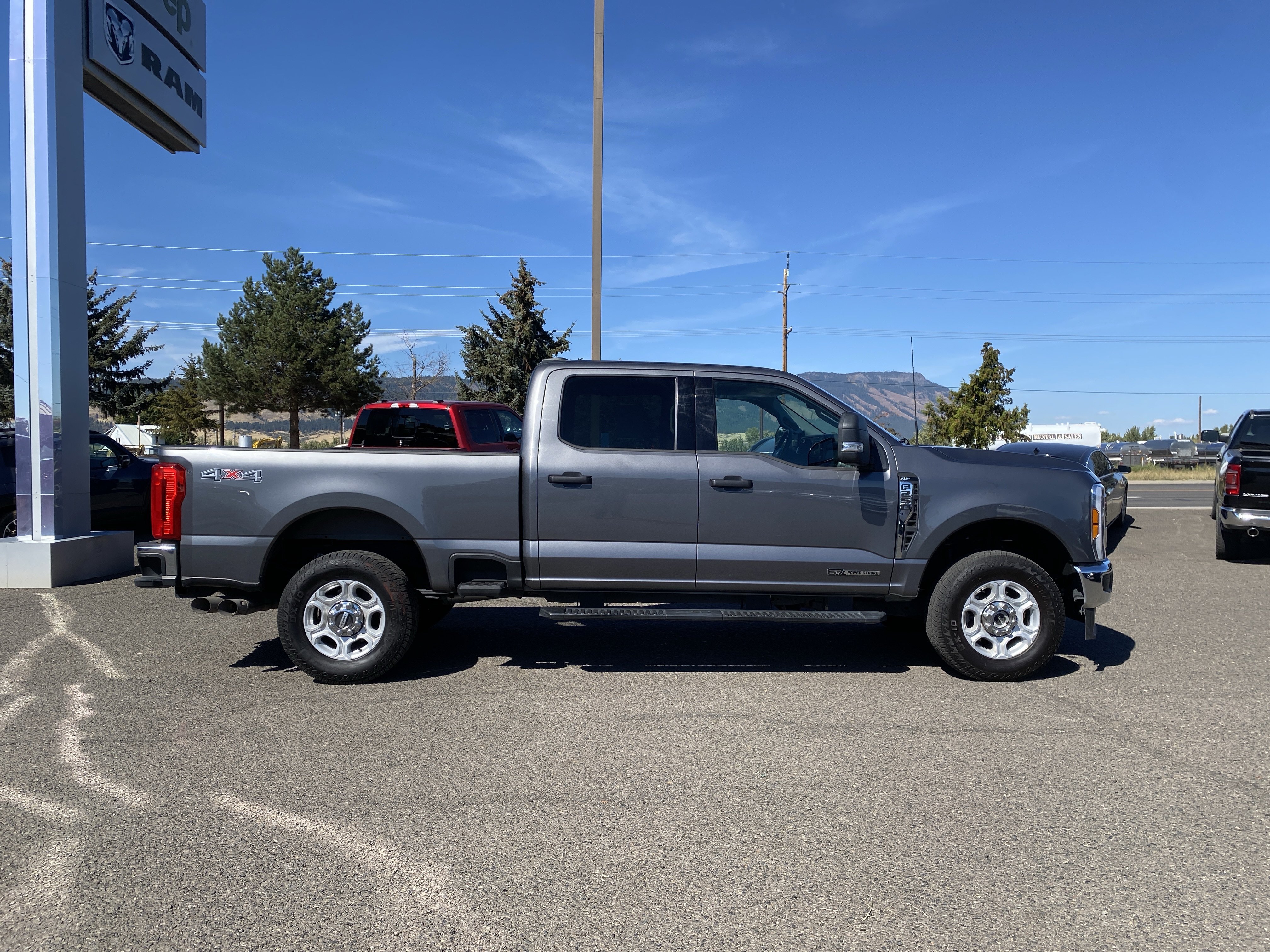 Used 2025 Ford F250 XLT AWD/4WD image 2