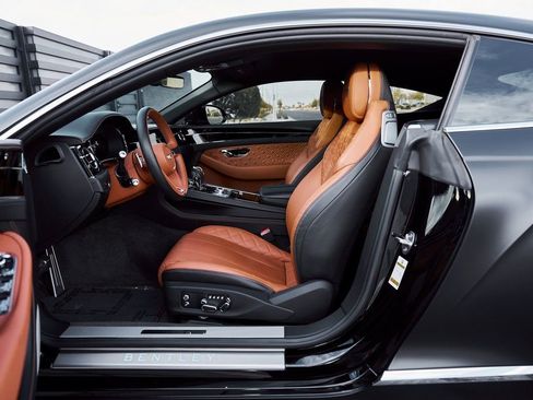 Used 2020 Bentley Continental GT image 28