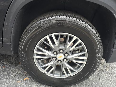 Certified 2025 Chevrolet Traverse LT image 9