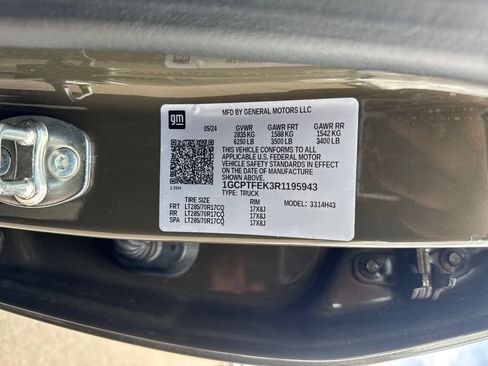 Used 2024 Chevrolet Colorado ZR2 w/ Technology Package AWD/4WD image 31