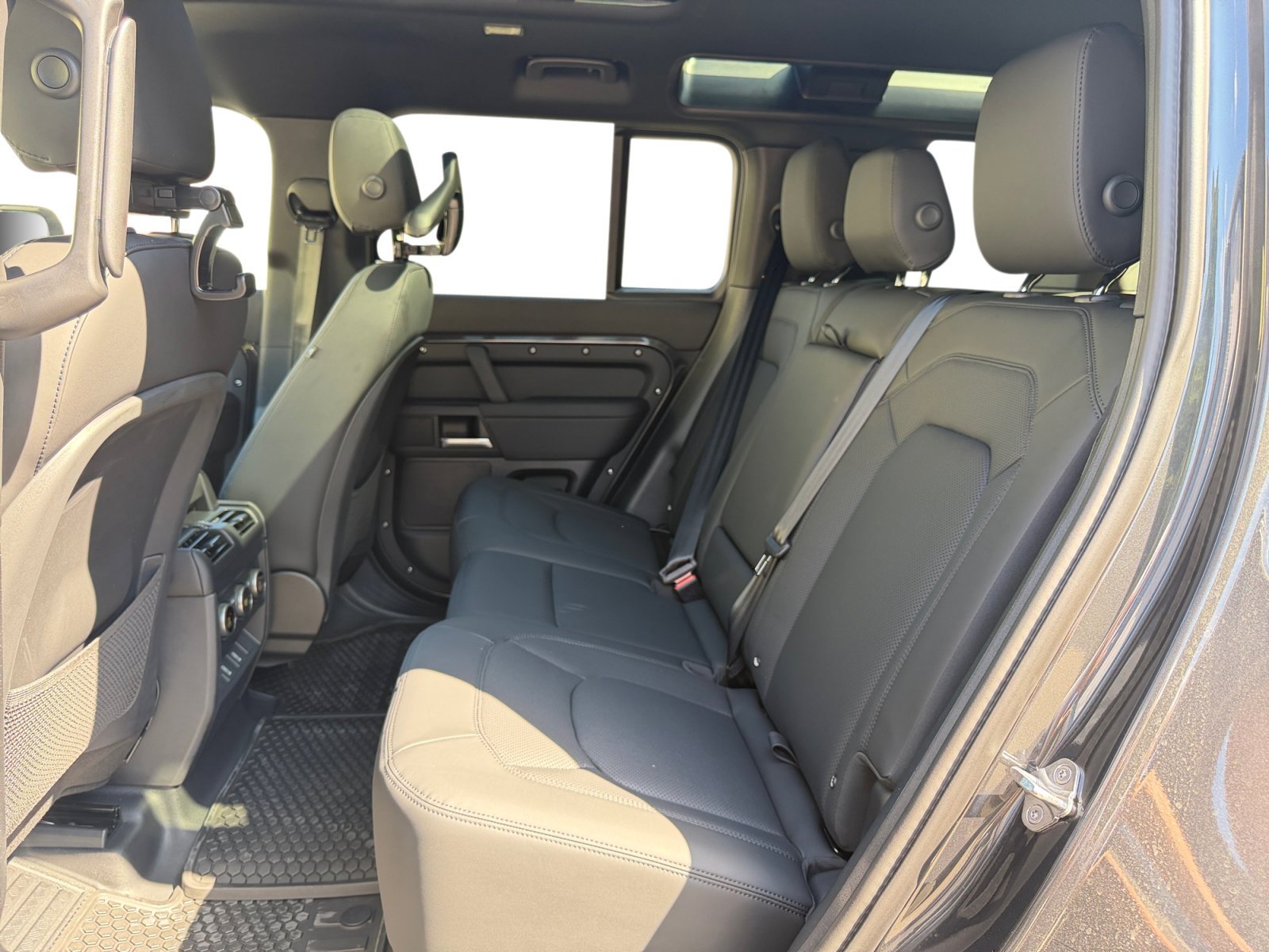 New 2026 Land Rover Defender 110 X-Dynamic SE AWD/4WD image 16
