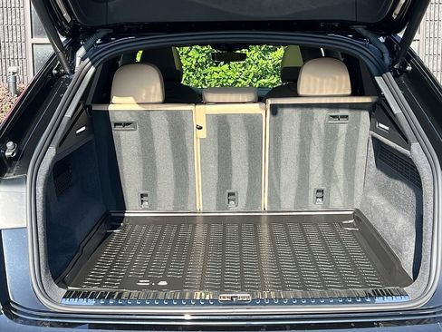 Used 2023 Audi Q8 Prestige image 17