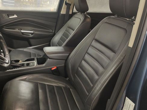 Used 2018 Ford Escape Titanium FWD image 2