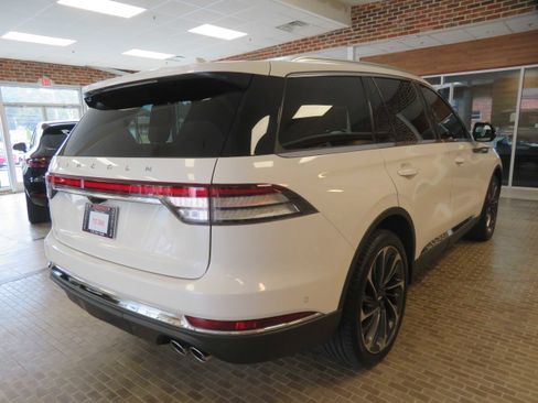 Used 2020 Lincoln Aviator Reserve w/ Equipment Group 202A image 4