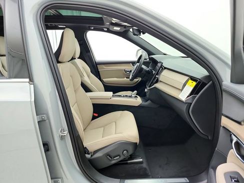 New 2026 Volvo XC90 T8 Plus AWD/4WD image 14