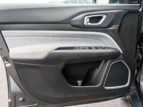 Used 2023 Jeep Compass Latitude w/ Convenience Group image 17