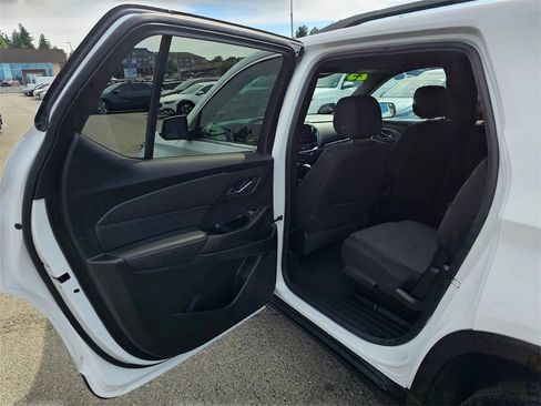 Used 2023 Chevrolet Traverse LT image 17