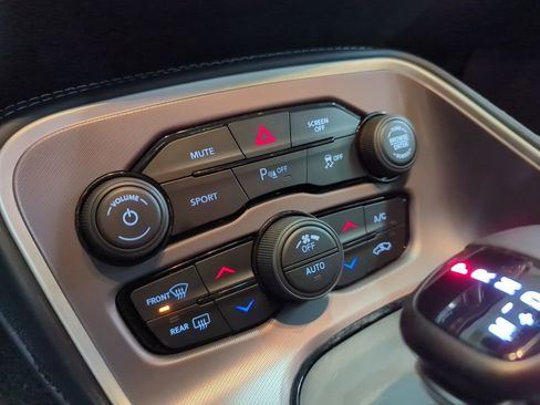 Used 2022 Dodge Challenger GT w/ Driver Convenience Group image 25