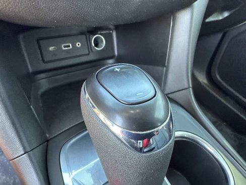 Used 2021 Chevrolet Equinox LT image 33