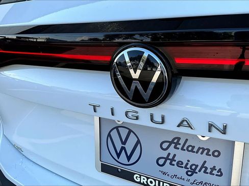 New 2026 Volkswagen Tiguan SE FWD image 15