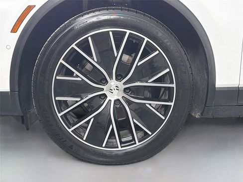 Certified 2025 Porsche Macan Electric RWD image 11