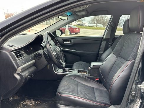 Used 2015 Toyota Camry SE image 11