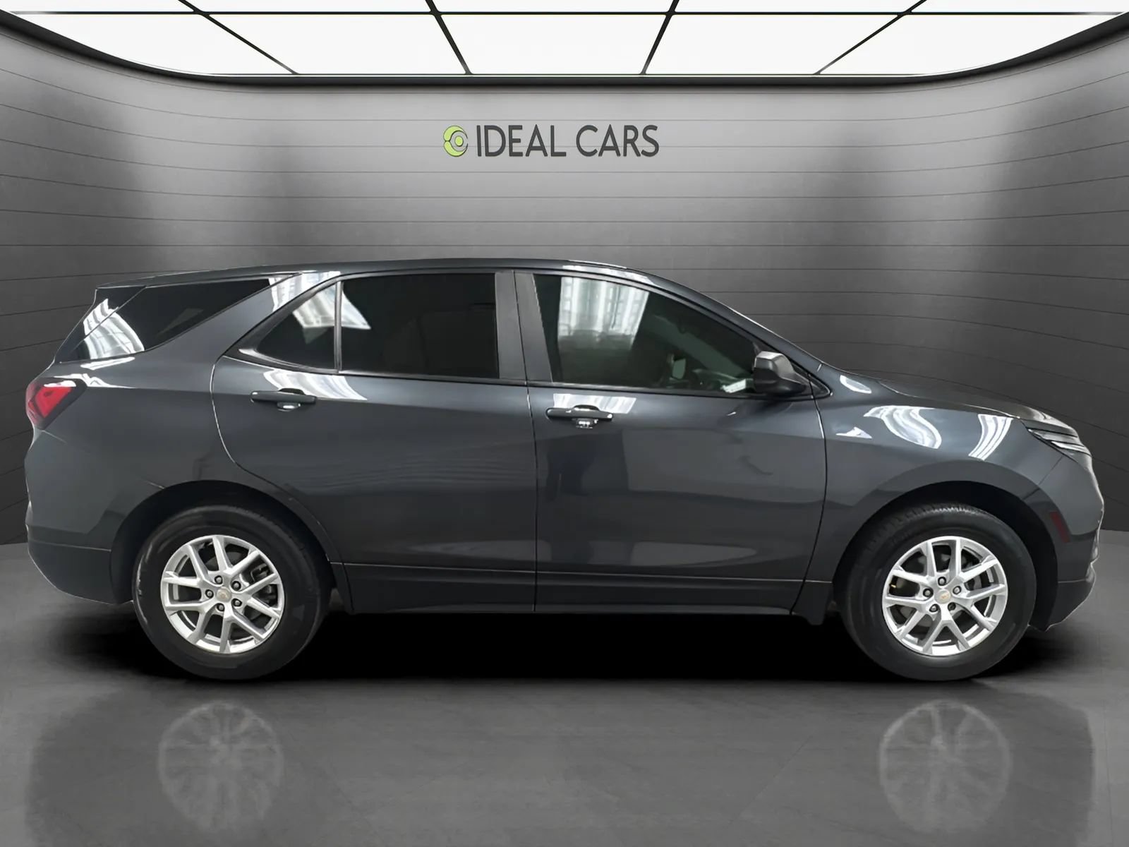 Used 2022 Chevrolet Equinox LS w/ LS Convenience Package FWD image 4