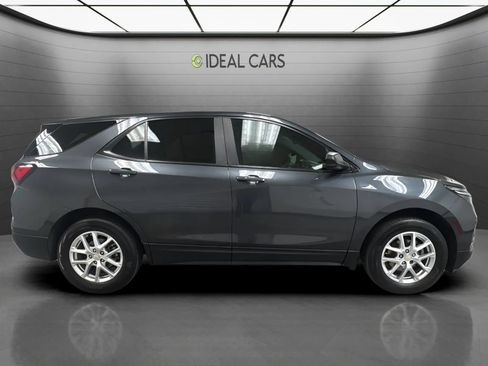 Used 2022 Chevrolet Equinox LS w/ LS Convenience Package FWD image 4