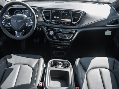 New 2026 Chrysler Pacifica Select image 26