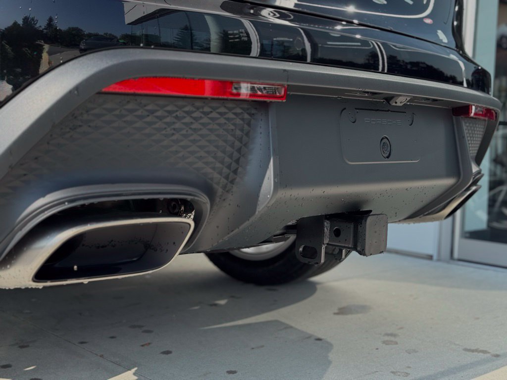 Certified 2025 Porsche Macan AWD/4WD image 13