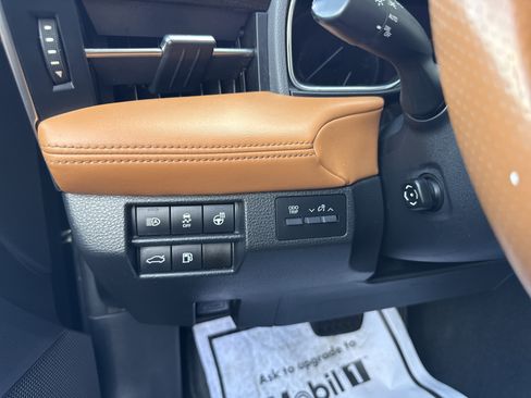 Used 2019 Toyota Avalon Limited w/ All Weather Liner Package image 16