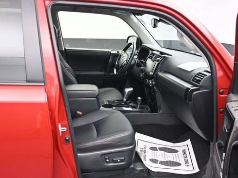 Used 2024 Toyota 4Runner TRD Off-Road Premium AWD/4WD image 13