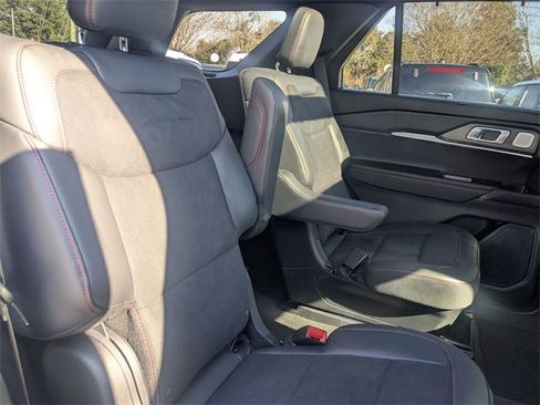 Used 2025 Ford Explorer ST image 32