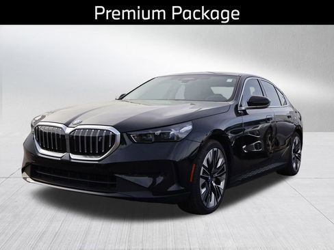 Certified 2025 BMW i5 xDrive40 w/ Premium Package image 5