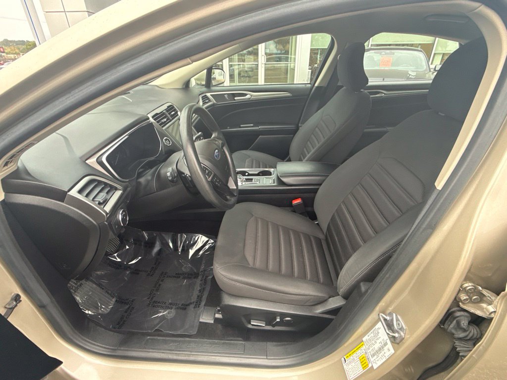 Used 2019 Ford Fusion SE FWD image 16