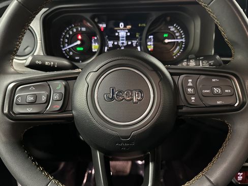 Used 2024 Jeep Wrangler Unlimited AWD/4WD image 22