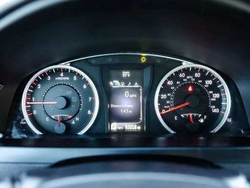 Used 2016 Toyota Camry SE image 36