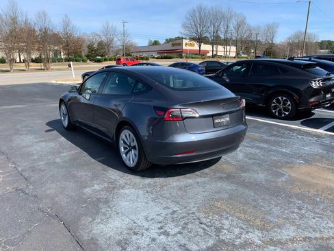 Used 2023 Tesla Model 3 Standard Range image 9