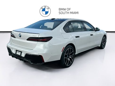 Used 2023 BMW 740i w/ Parking Assistance Package RWD image 7