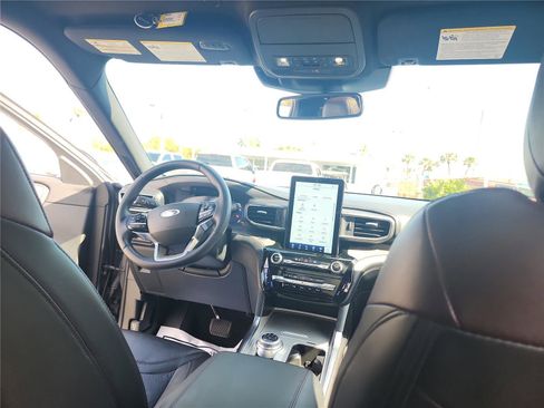 Certified 2023 Ford Explorer Platinum w/ Technology Package image 28
