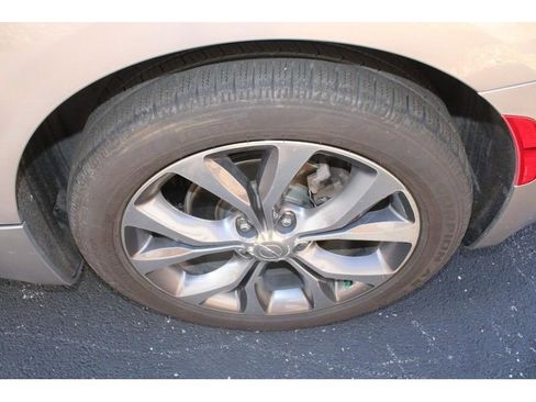 Used 2017 Chrysler Pacifica Limited w/ UConnect Theater Package image 8